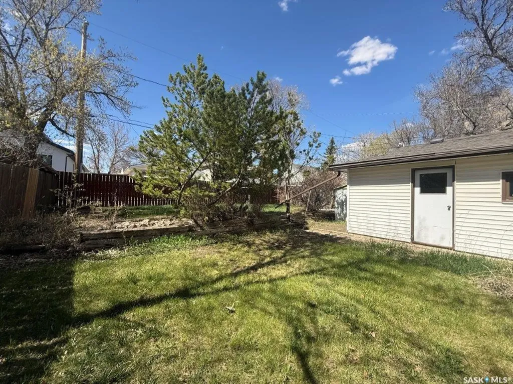 202 3rd Avenue E Kindersley SK S0L 1S0