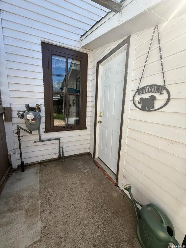 202 3rd Avenue E Kindersley SK S0L 1S0