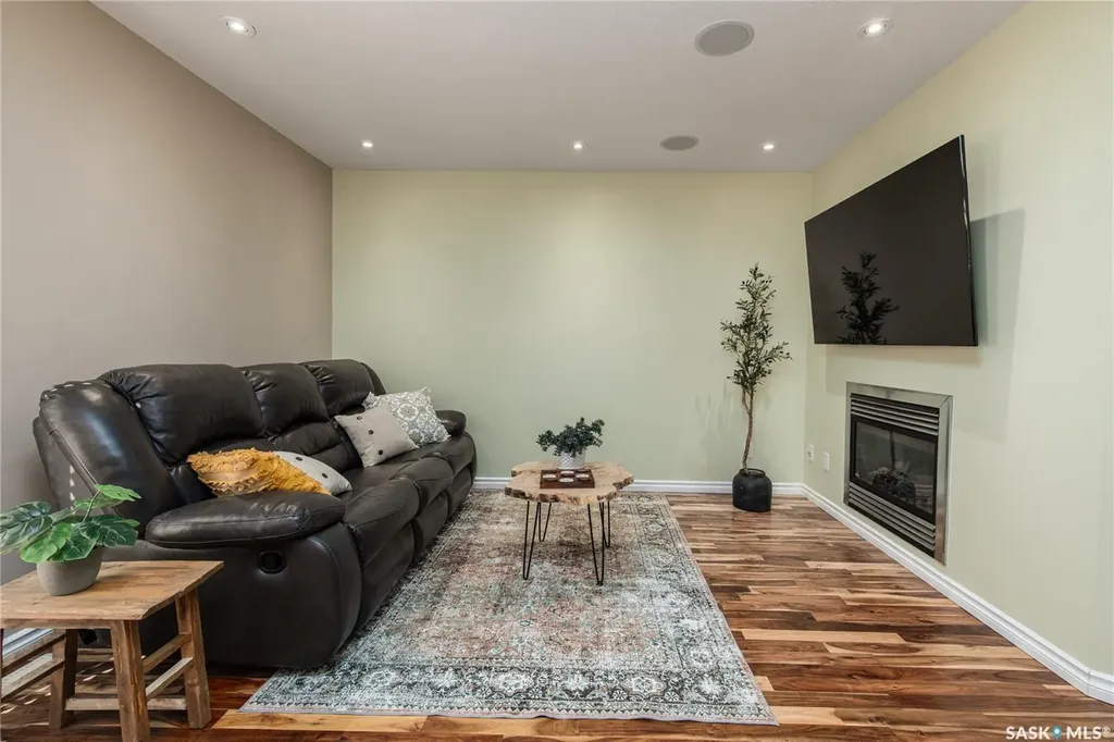 33 Wood Lily Drive Moose Jaw SK S6J 1E6