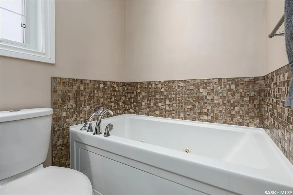 33 Wood Lily Drive Moose Jaw SK S6J 1E6