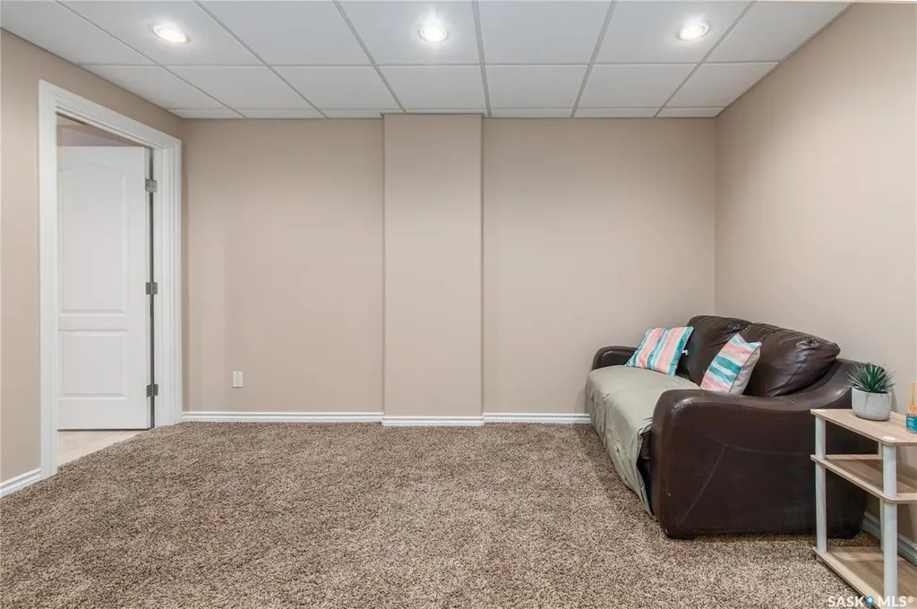33 Wood Lily Drive Moose Jaw SK S6J 1E6