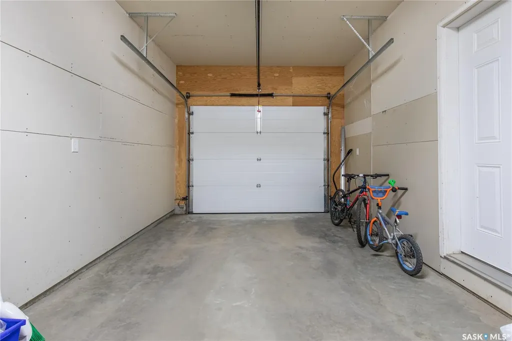 33 Wood Lily Drive Moose Jaw SK S6J 1E6