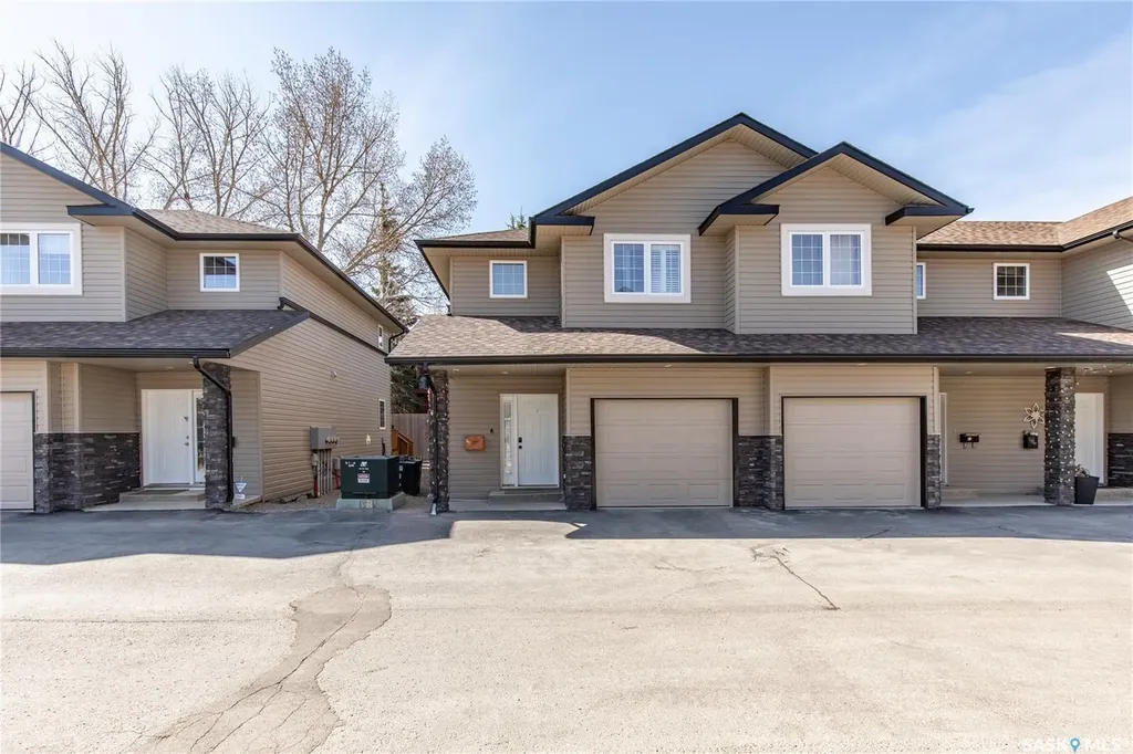 33 Wood Lily Drive Moose Jaw SK S6J 1E6