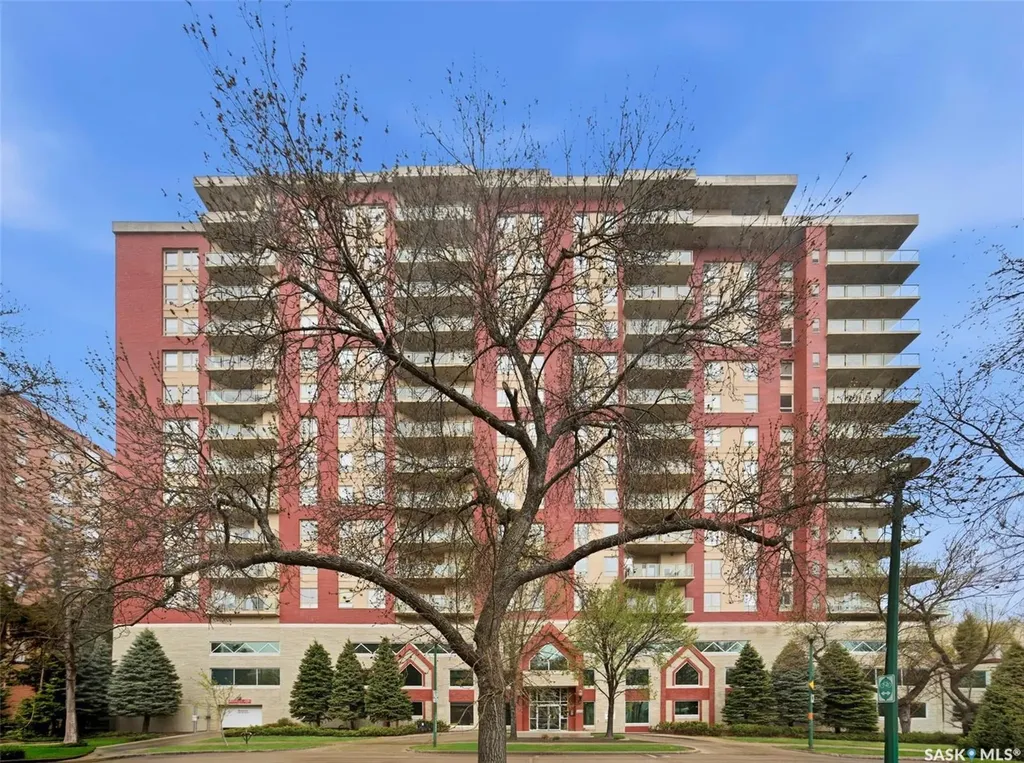 902 Spadina Crescent E Saskatoon SK S7K 0G8