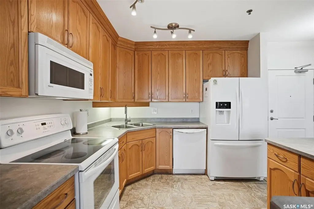 902 Spadina Crescent E Saskatoon SK S7K 0G8