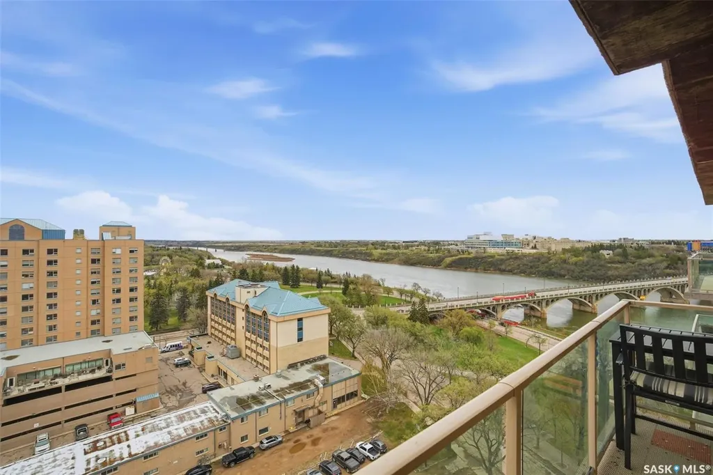 902 Spadina Crescent E Saskatoon SK S7K 0G8