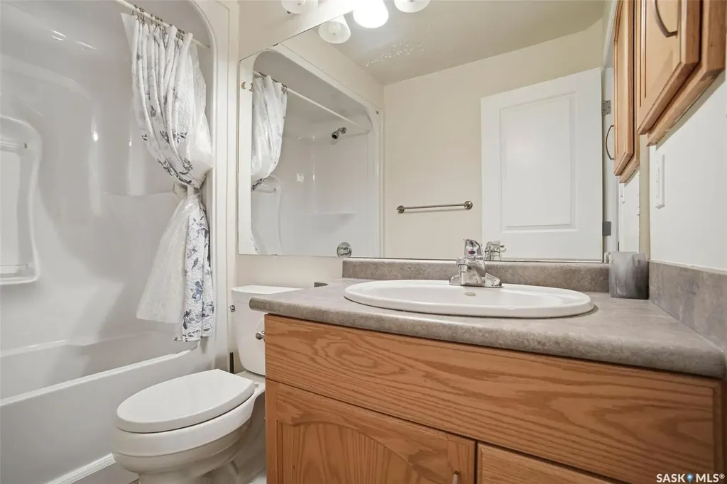 902 Spadina Crescent E Saskatoon SK S7K 0G8