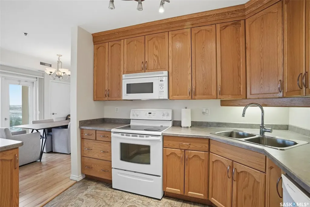 902 Spadina Crescent E Saskatoon SK S7K 0G8