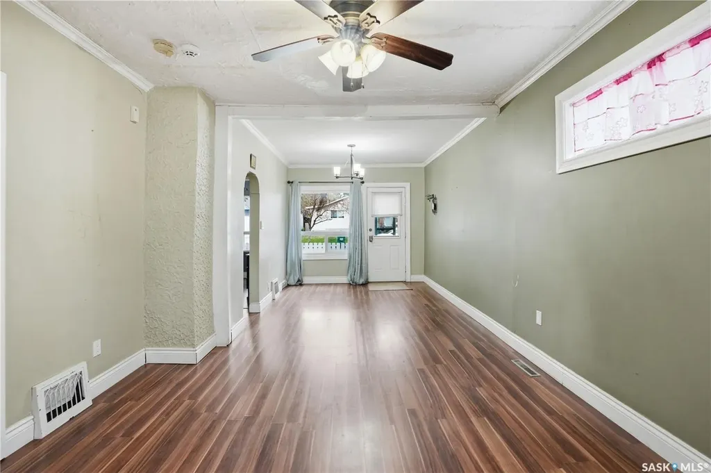 1115 J Avenue N Saskatoon SK S7L 2L5