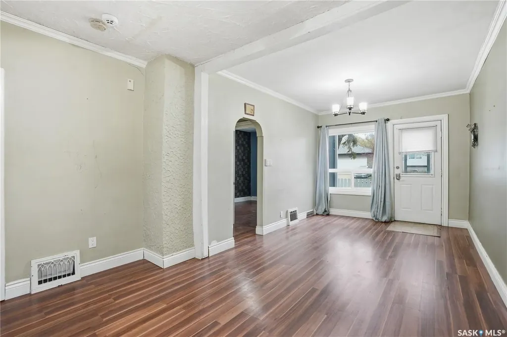 1115 J Avenue N Saskatoon SK S7L 2L5