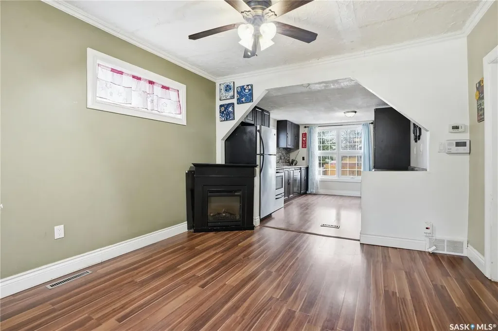 1115 J Avenue N Saskatoon SK S7L 2L5