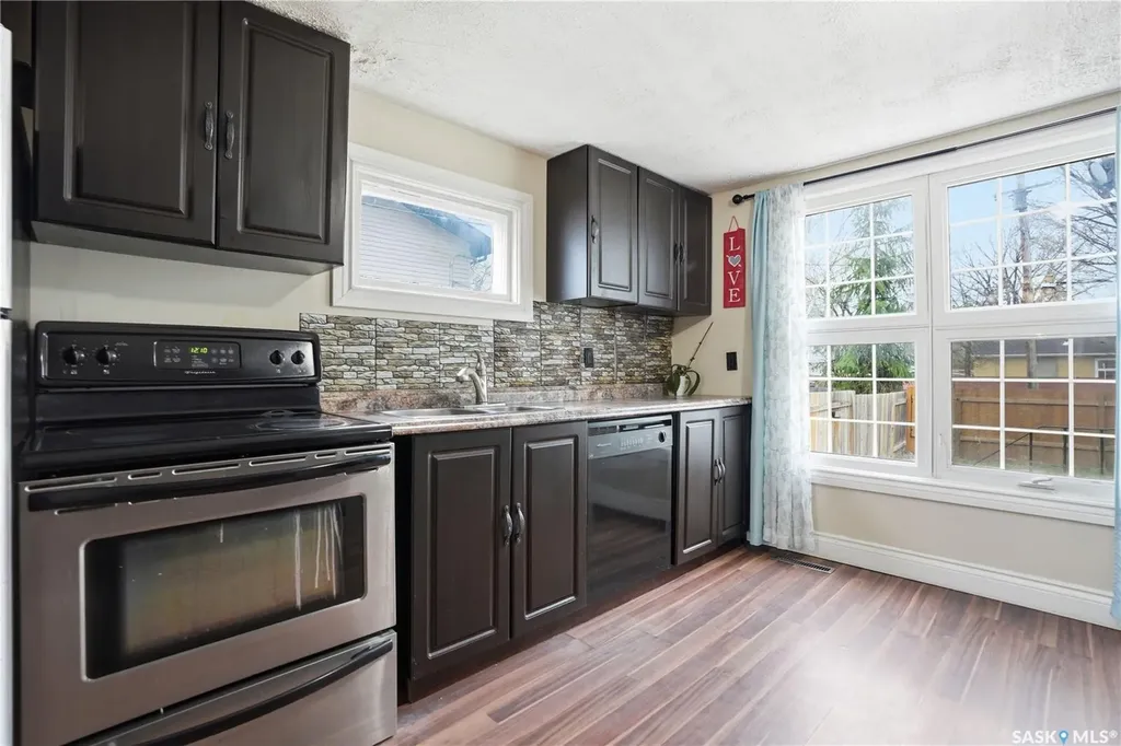 1115 J Avenue N Saskatoon SK S7L 2L5
