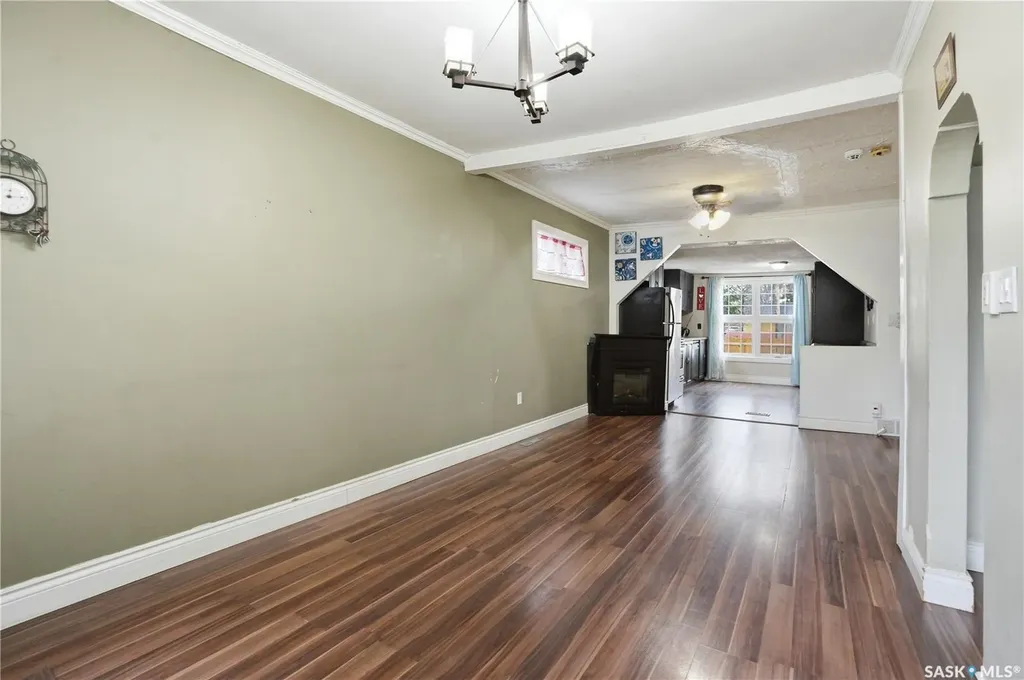 1115 J Avenue N Saskatoon SK S7L 2L5