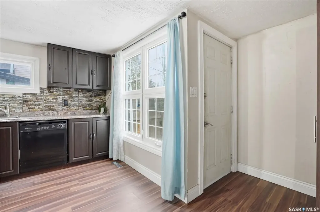 1115 J Avenue N Saskatoon SK S7L 2L5