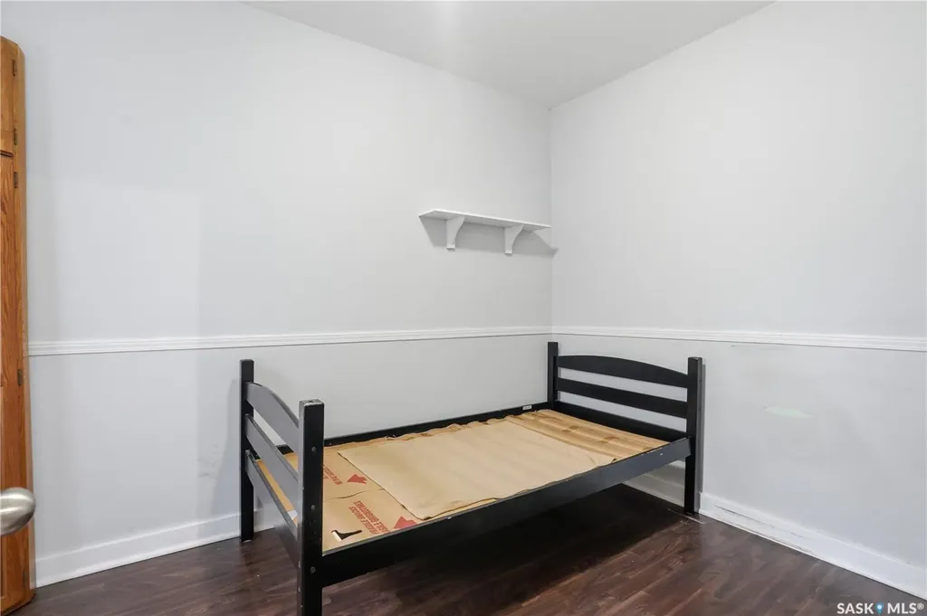 1115 J Avenue N Saskatoon SK S7L 2L5