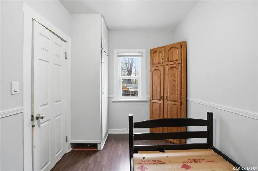 1115 J Avenue N Saskatoon SK S7L 2L5