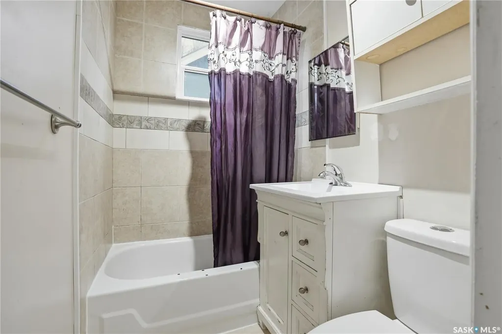 1115 J Avenue N Saskatoon SK S7L 2L5