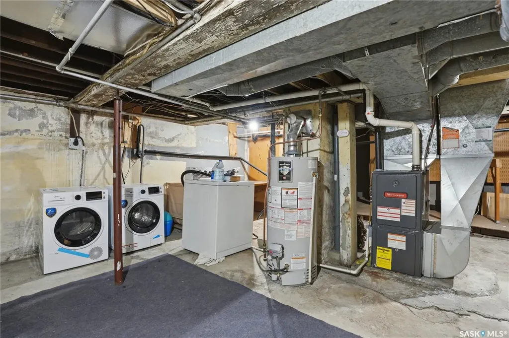 1115 J Avenue N Saskatoon SK S7L 2L5