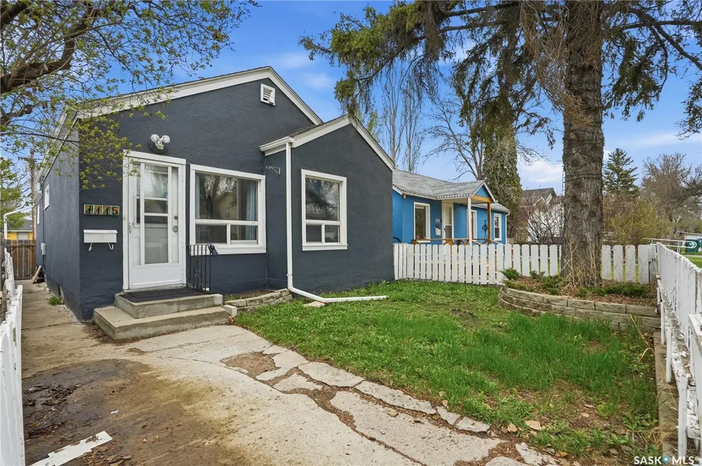 1115 J Avenue N Saskatoon SK S7L 2L5