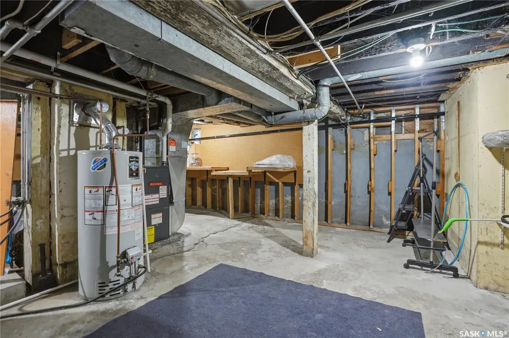1115 J Avenue N Saskatoon SK S7L 2L5