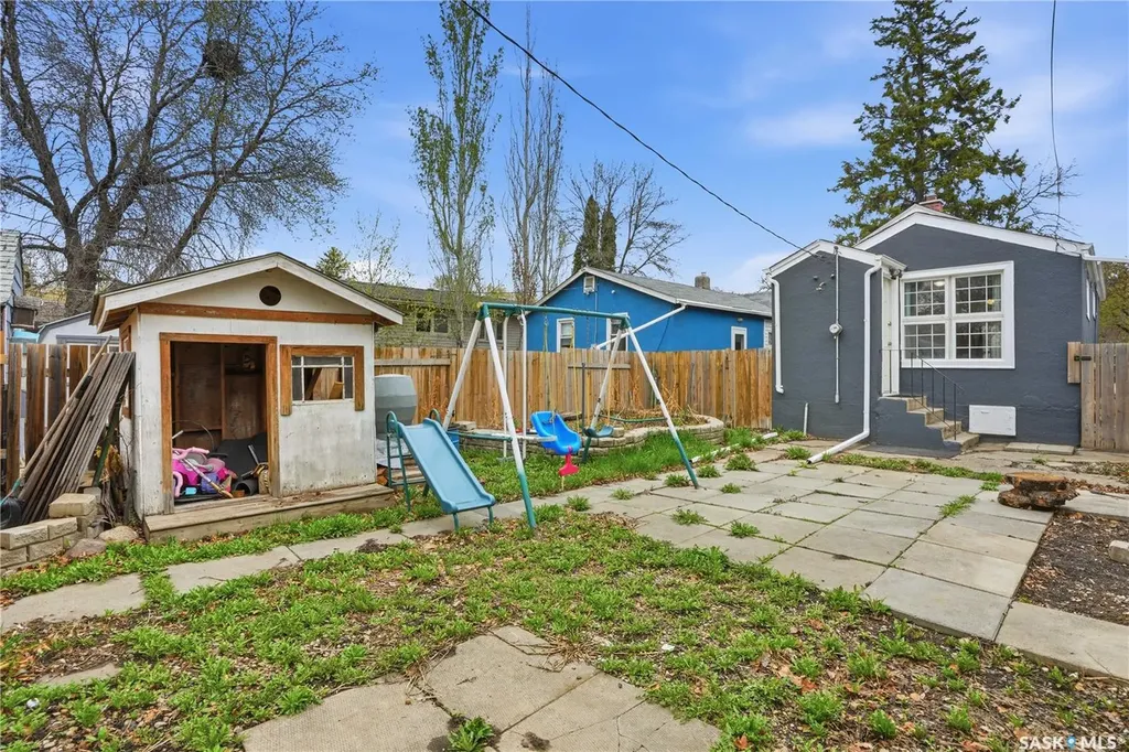 1115 J Avenue N Saskatoon SK S7L 2L5