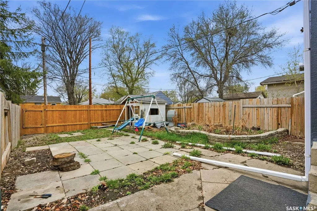1115 J Avenue N Saskatoon SK S7L 2L5