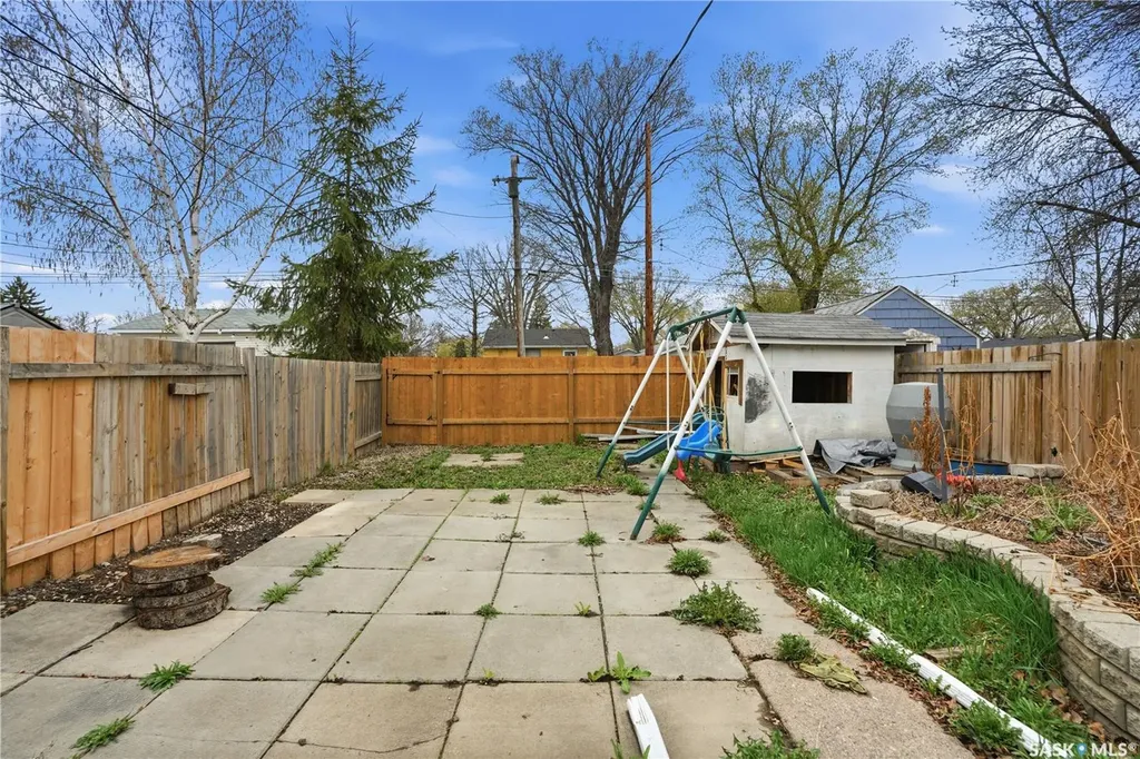 1115 J Avenue N Saskatoon SK S7L 2L5