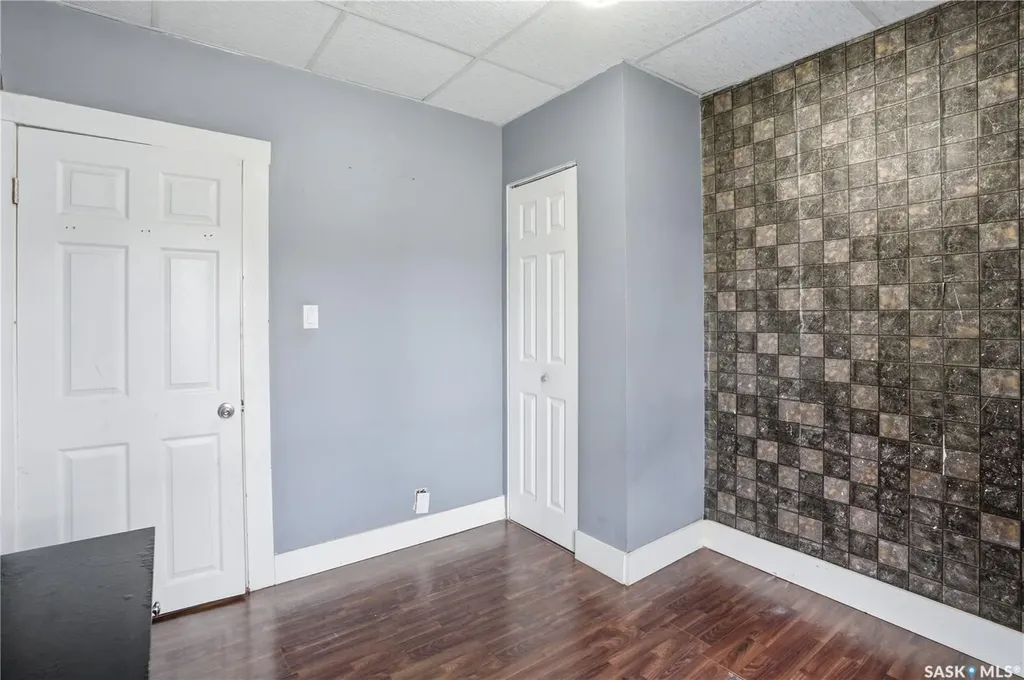 1115 J Avenue N Saskatoon SK S7L 2L5