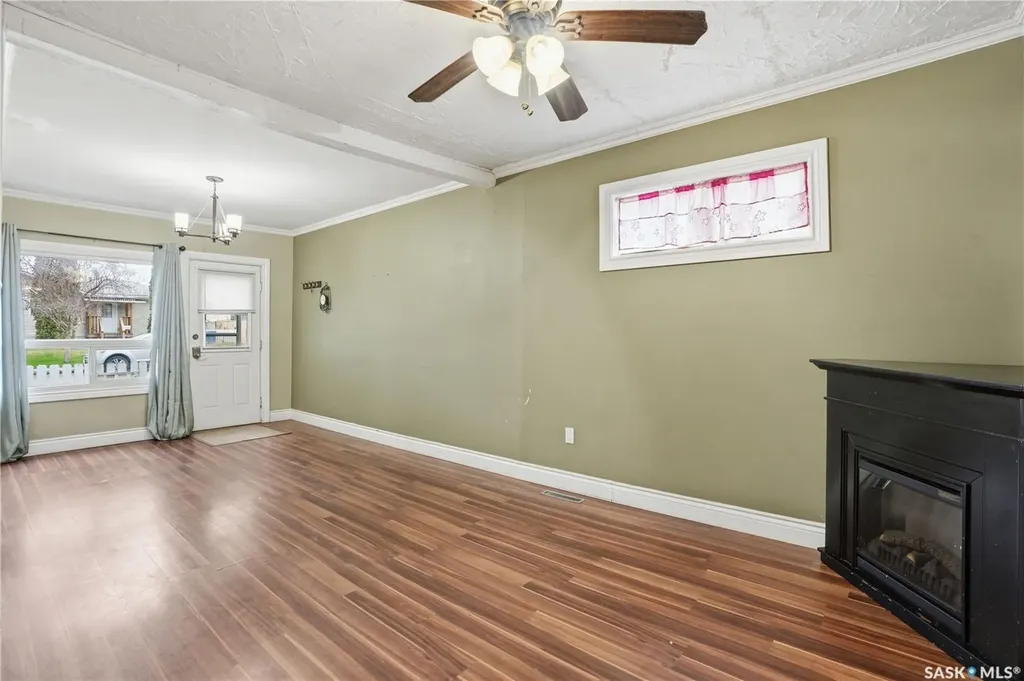 1115 J Avenue N Saskatoon SK S7L 2L5