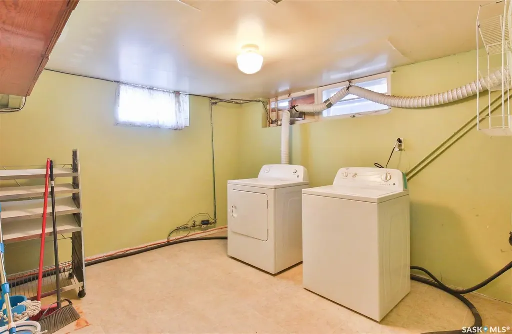 1204 3rd Avenue NW Moose Jaw SK S6H 3V3