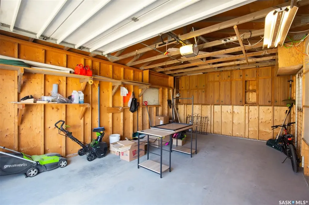 1204 3rd Avenue NW Moose Jaw SK S6H 3V3