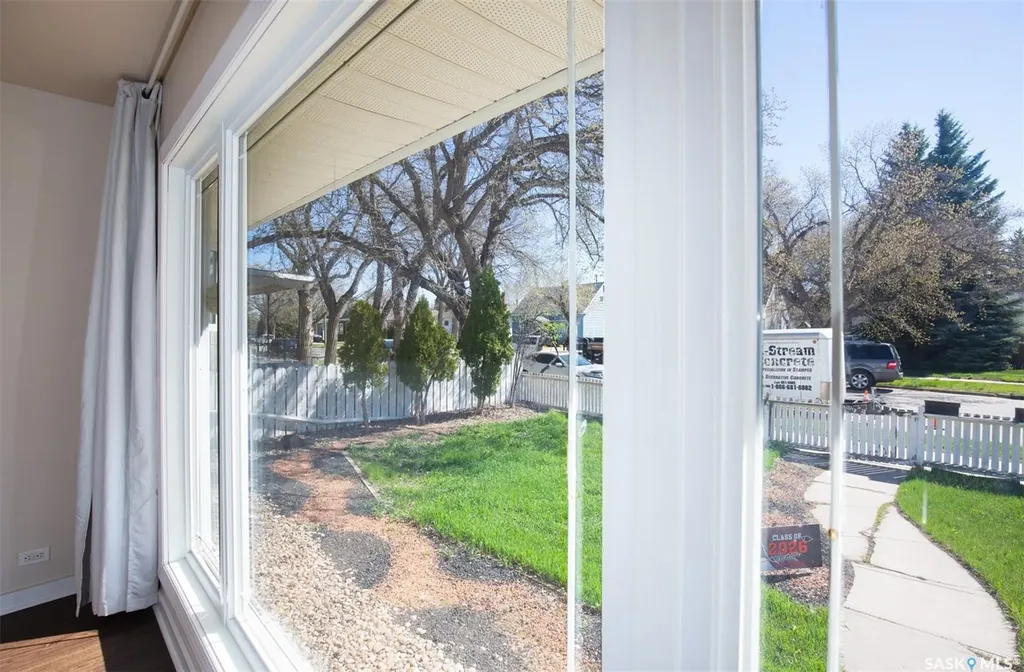 1204 3rd Avenue NW Moose Jaw SK S6H 3V3