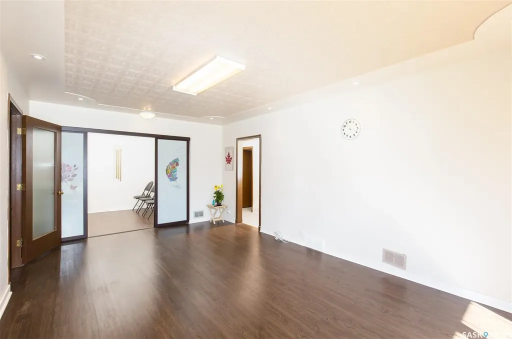1204 3rd Avenue NW Moose Jaw SK S6H 3V3