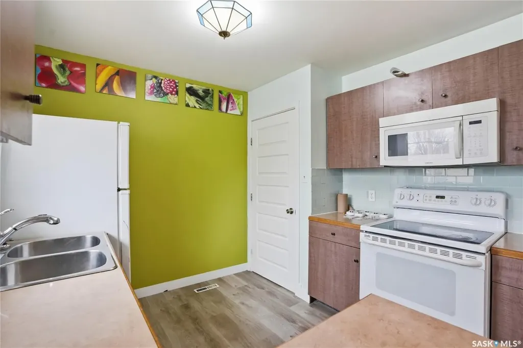 4 Dunning Crescent Saskatoon SK S7J 2S5
