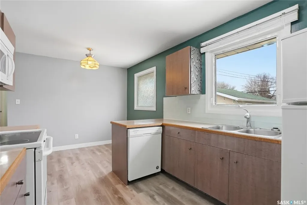 4 Dunning Crescent Saskatoon SK S7J 2S5