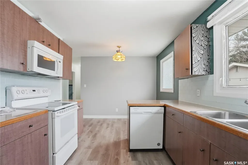 4 Dunning Crescent Saskatoon SK S7J 2S5