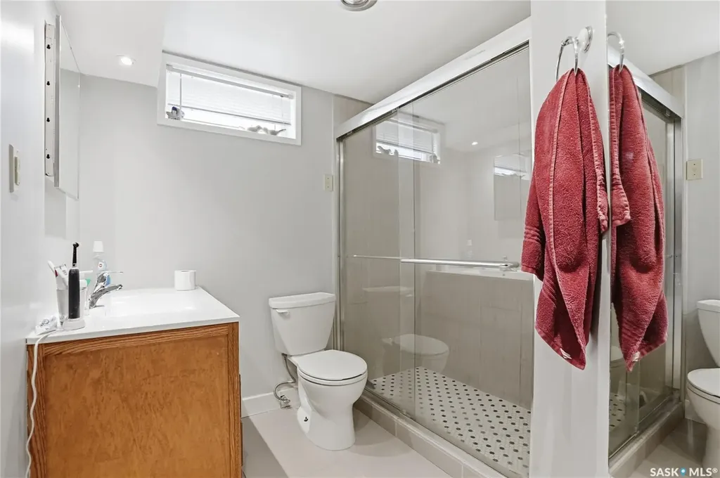 4 Dunning Crescent Saskatoon SK S7J 2S5