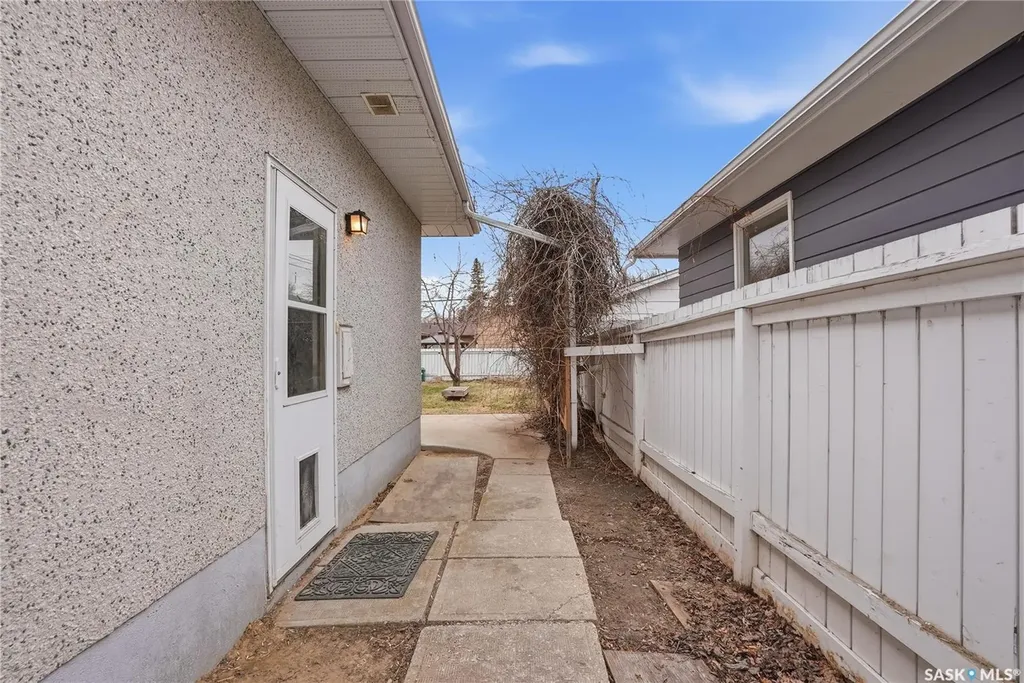 4 Dunning Crescent Saskatoon SK S7J 2S5