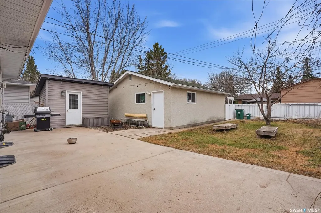 4 Dunning Crescent Saskatoon SK S7J 2S5