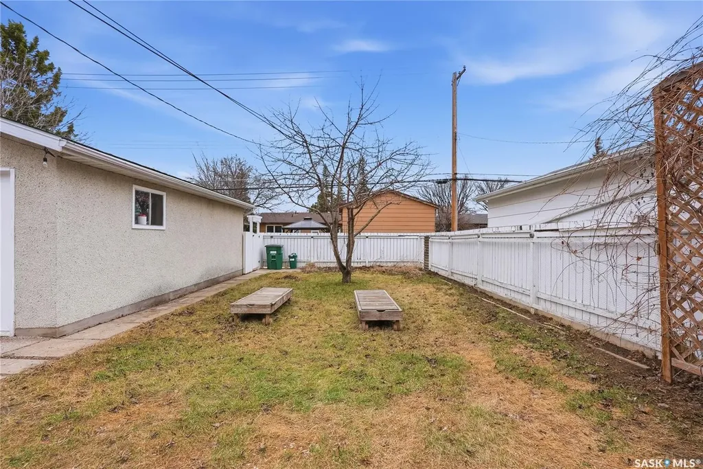 4 Dunning Crescent Saskatoon SK S7J 2S5