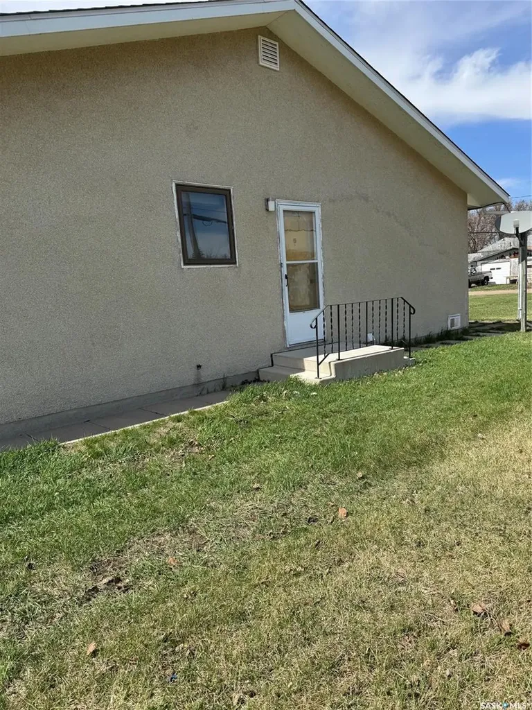 320 & 322 2nd Avenue Semans SK S0A 3S0