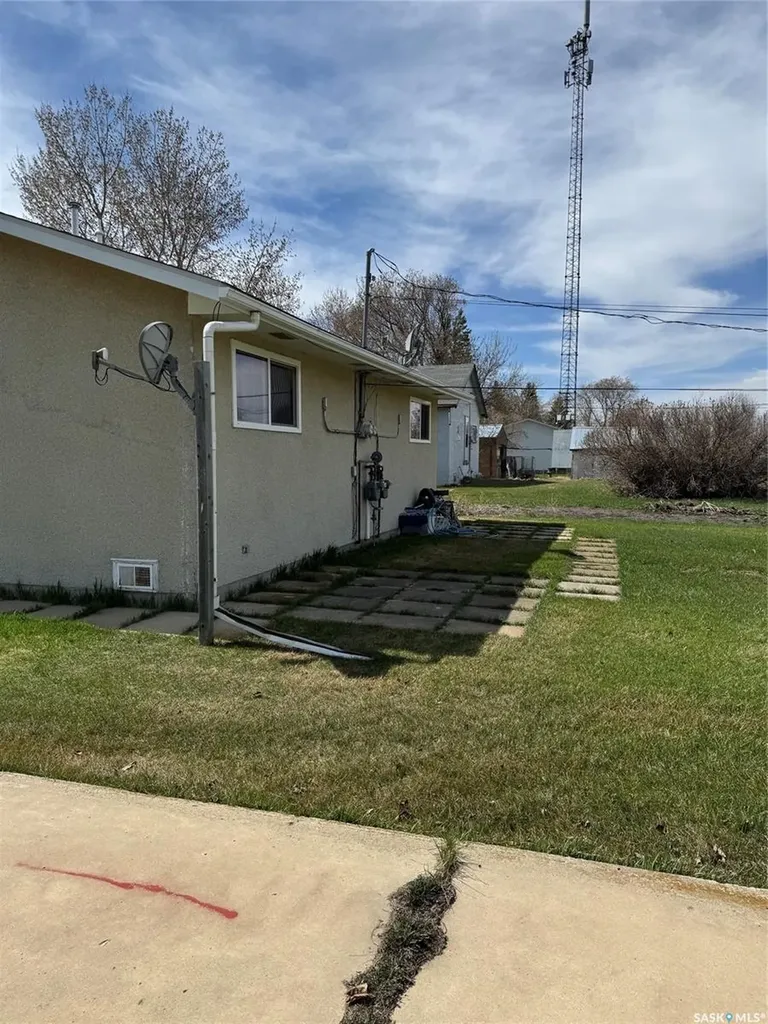 320 & 322 2nd Avenue Semans SK S0A 3S0