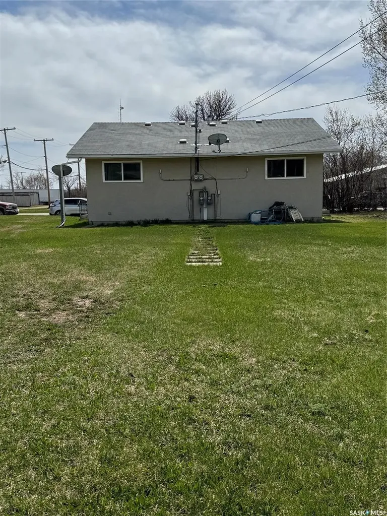 320 & 322 2nd Avenue Semans SK S0A 3S0