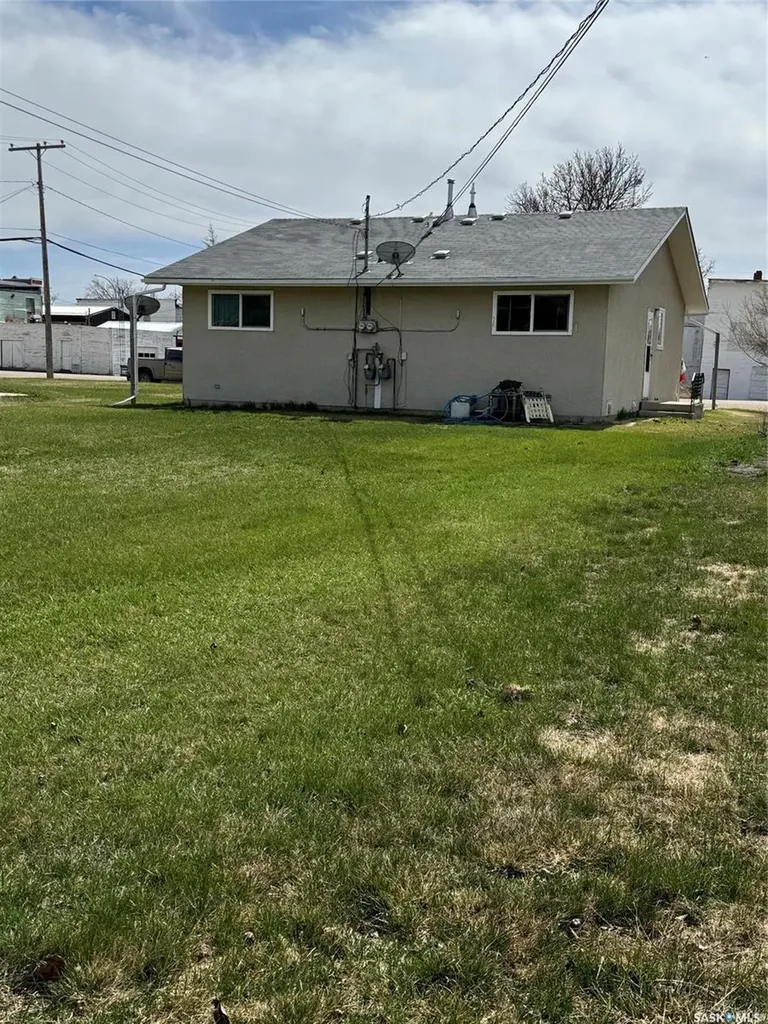 320 & 322 2nd Avenue Semans SK S0A 3S0