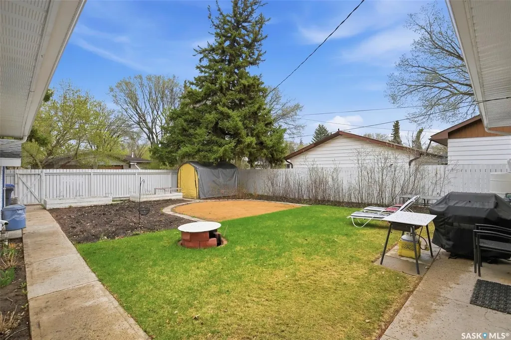 35 Harrison Crescent Saskatoon SK S7J 2K9