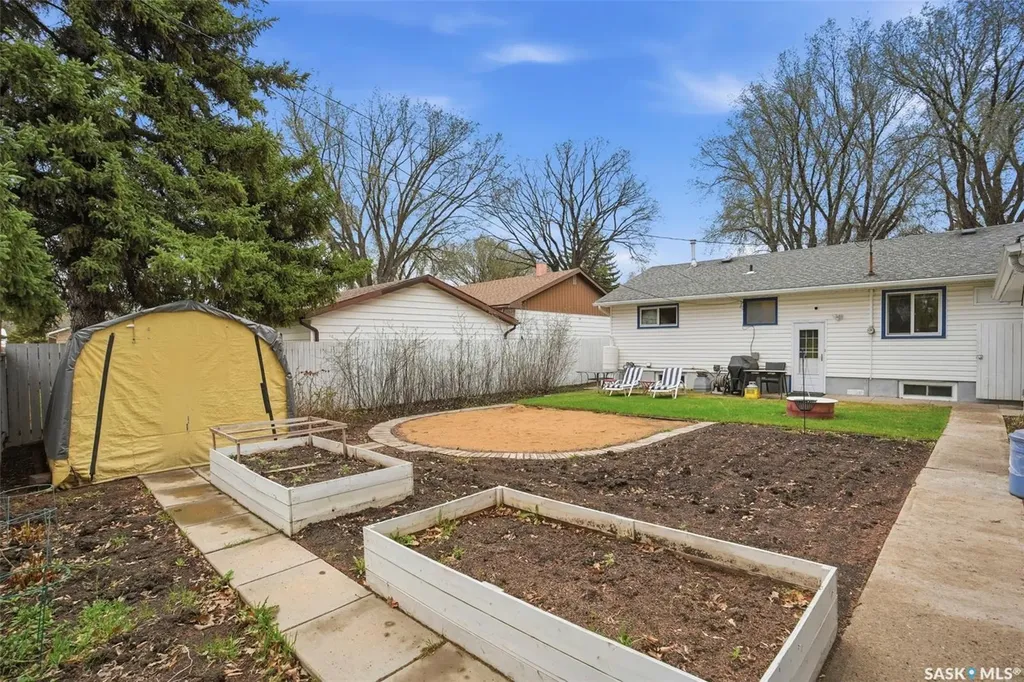 35 Harrison Crescent Saskatoon SK S7J 2K9