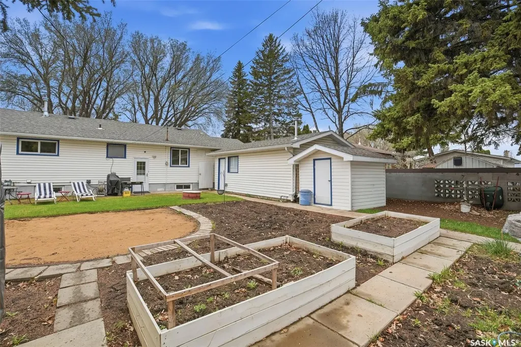 35 Harrison Crescent Saskatoon SK S7J 2K9