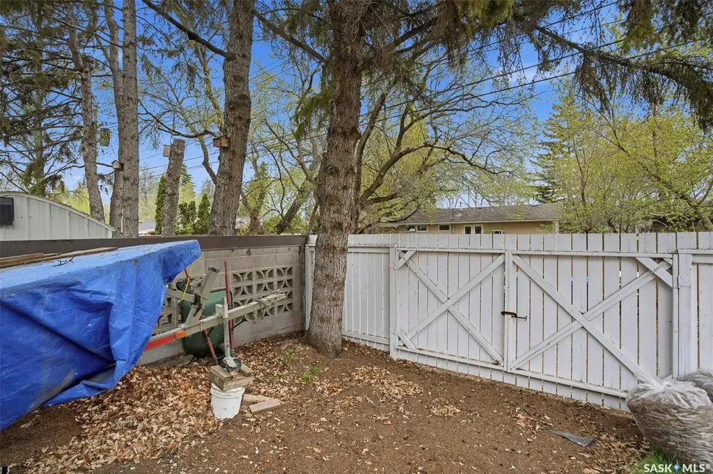 35 Harrison Crescent Saskatoon SK S7J 2K9