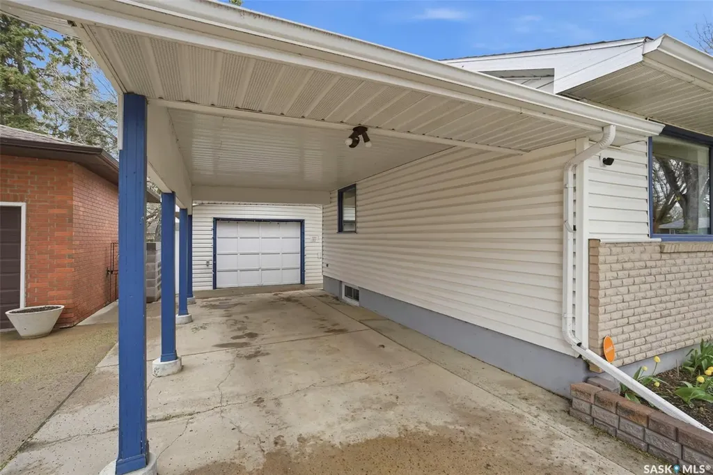 35 Harrison Crescent Saskatoon SK S7J 2K9