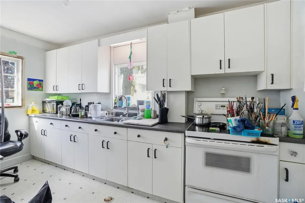 2512 Garnet Street Regina SK S4T 3A4